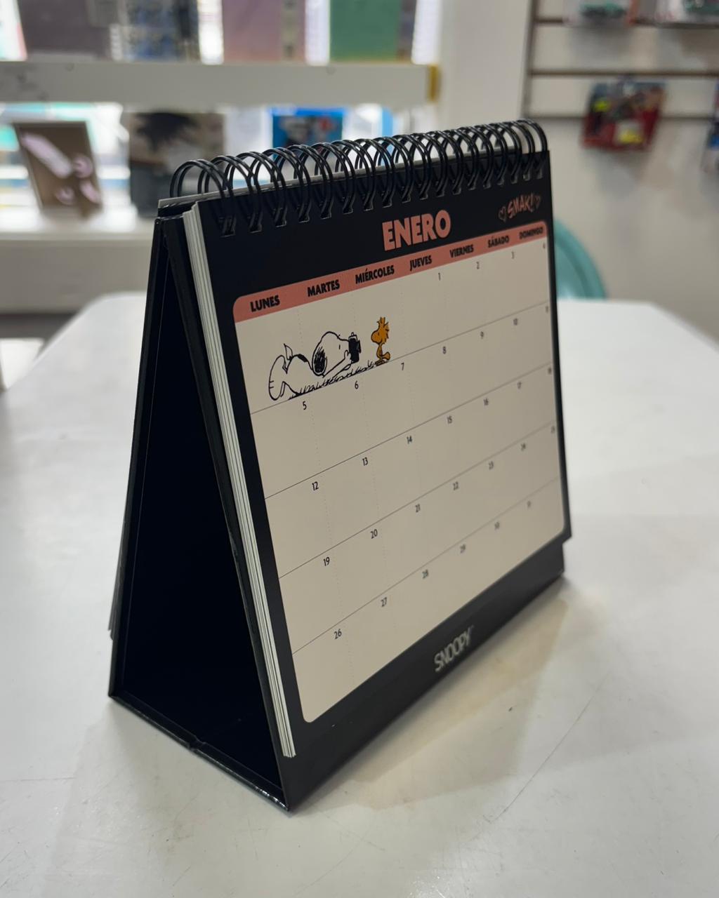 Calendario Snoopy 2026 de escritorio