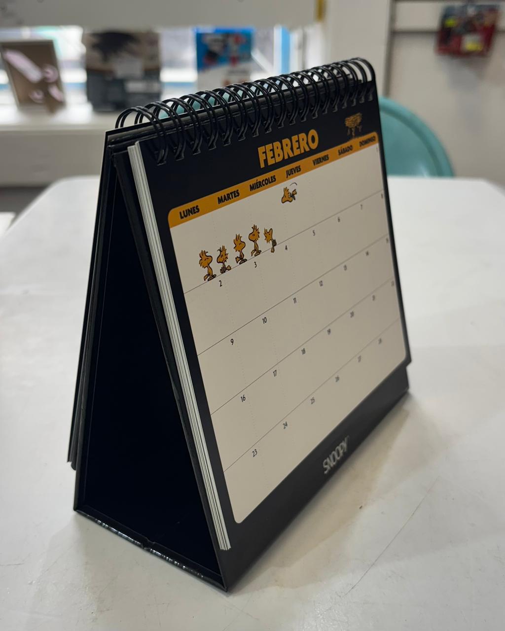 Calendario Snoopy 2026 de escritorio