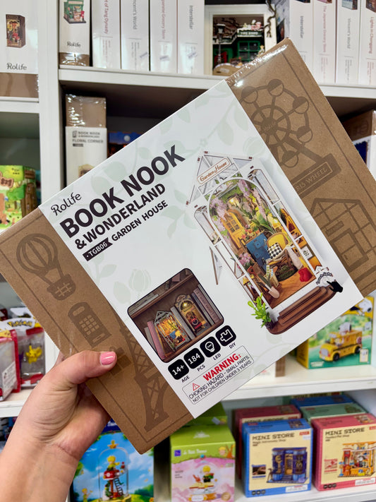 ARMABLE 3D BOOK NOOK GARDEN HOUSE TGB06 - ROLIFE