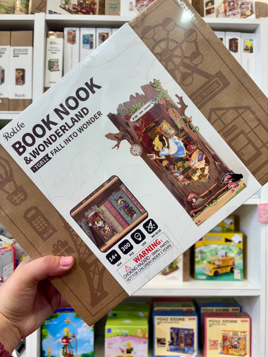 ARMABLE 3D BOOK NOOK FALL INTO WONDER TGB12 - ROLIFE